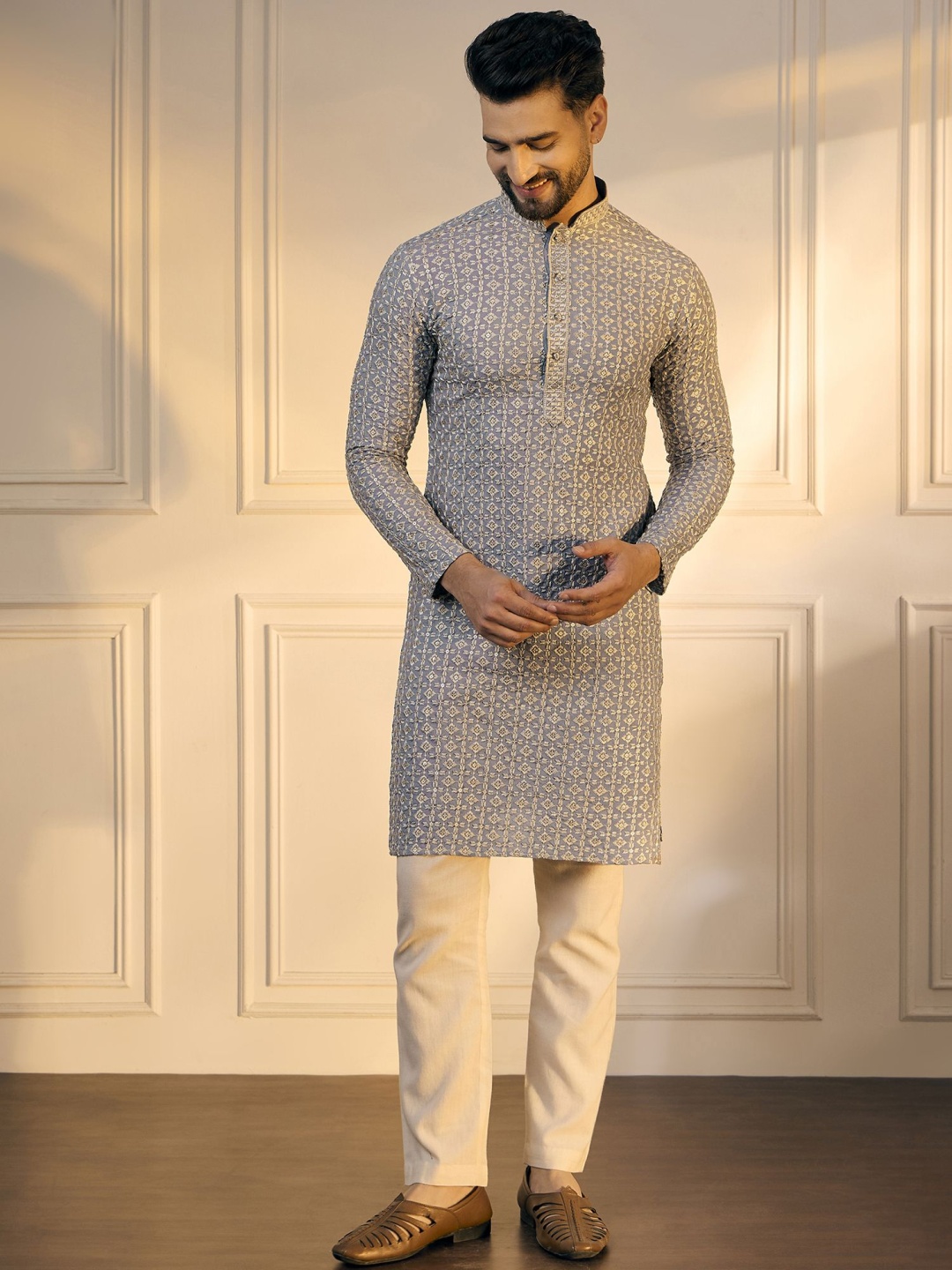 

Anouk Men Geometric Embroidered Chikankari Kurta, Green