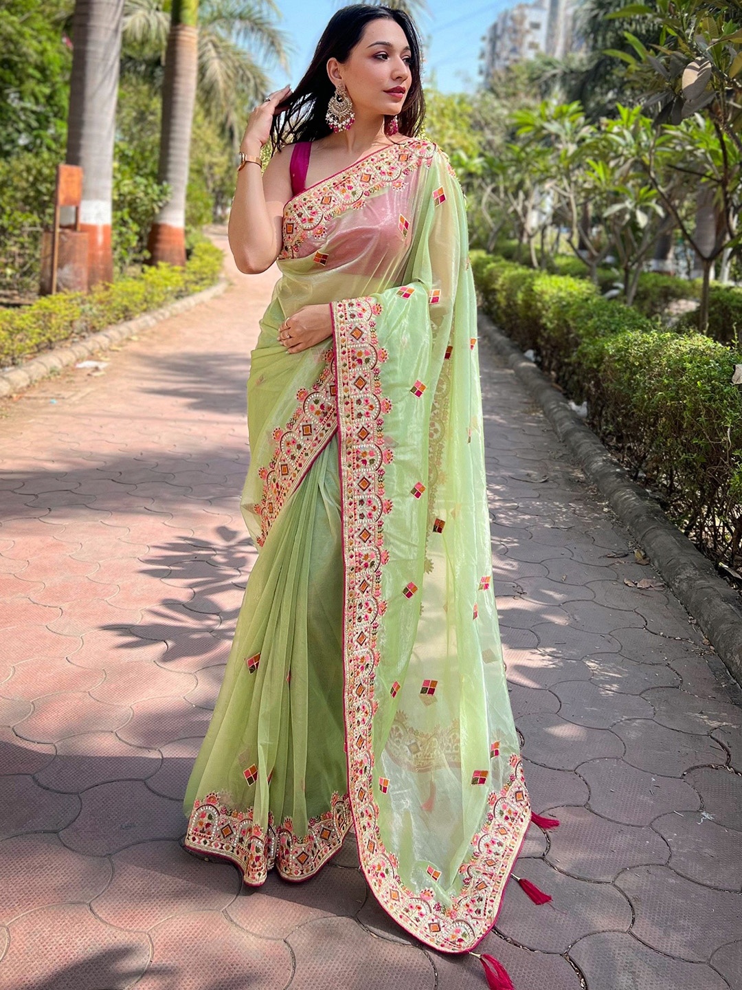 

LeeliPeeri Designer Embellished Embroidered Mirror Work Tissue Designer Saree, Green