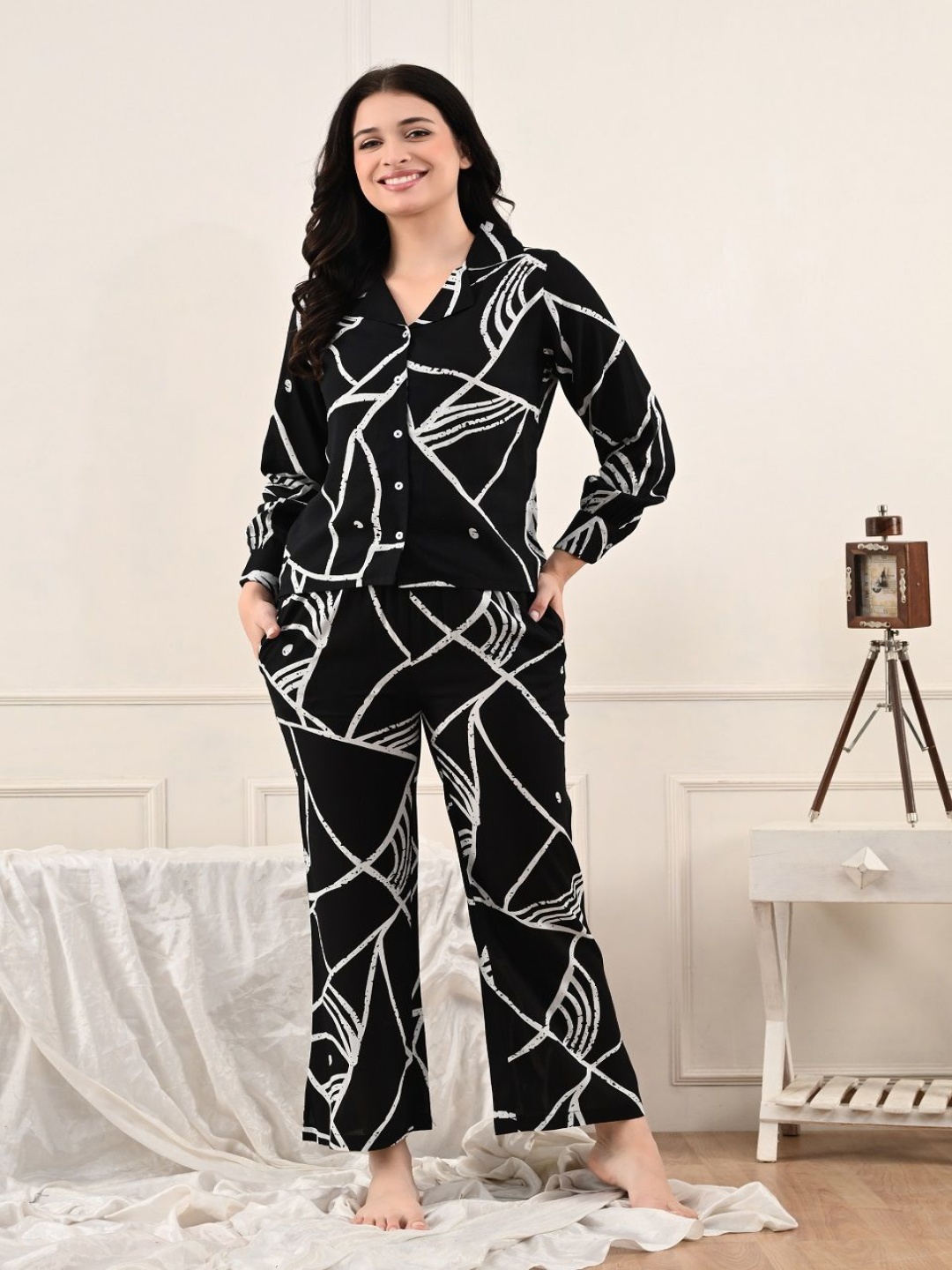 

Unifringe Women Printed Night suit, Black