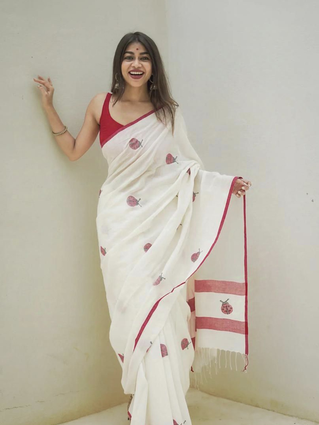 

Ruuprekha Ethnic Motifs Pure Cotton Fusion Khadi Saree, White