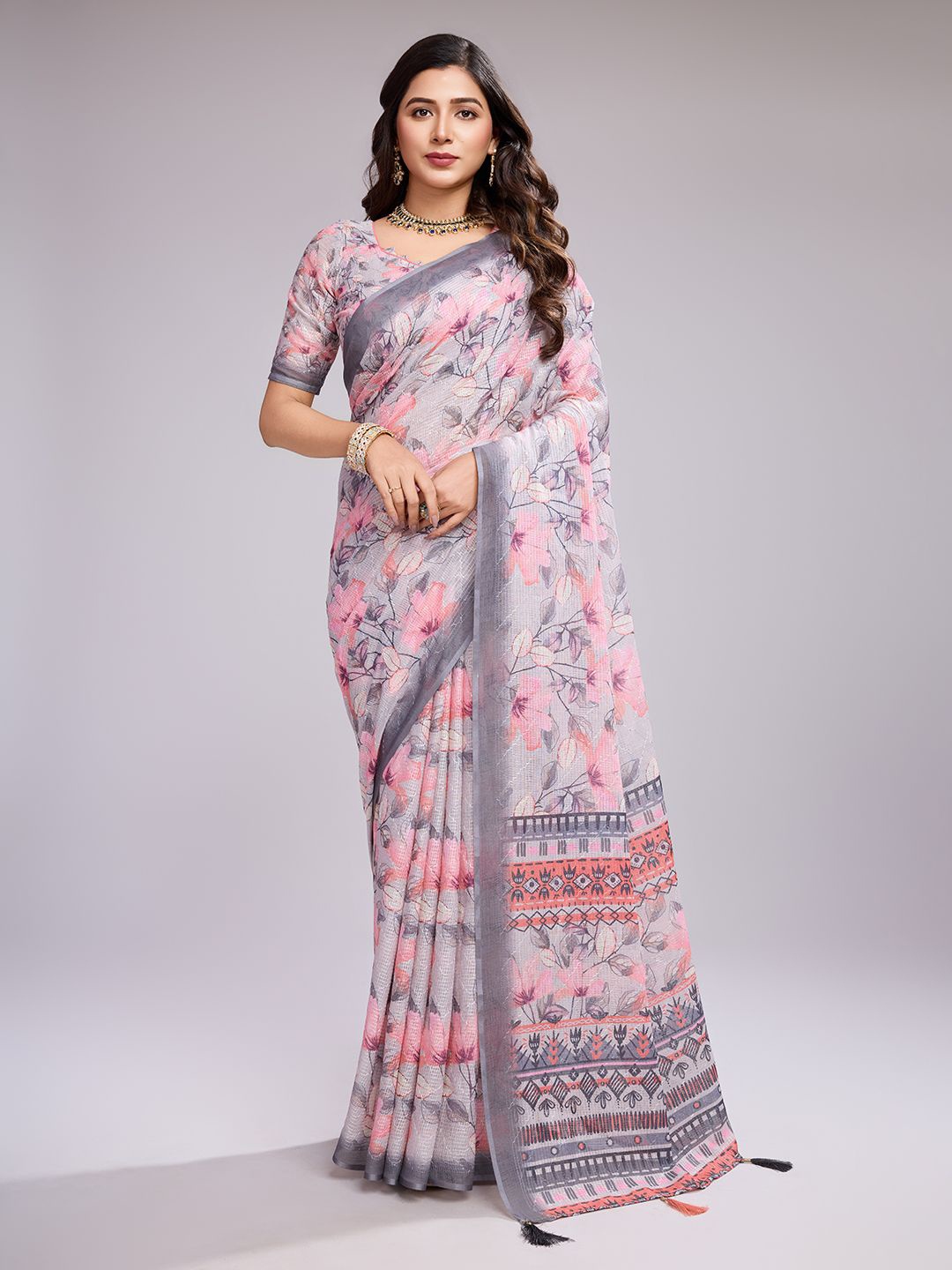 

SHRIMAY Floral Printed Saree, Grey