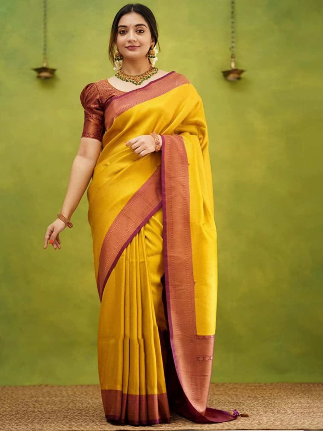 

Taslar Woven Design Pure Silk Banarasi Saree, Gold