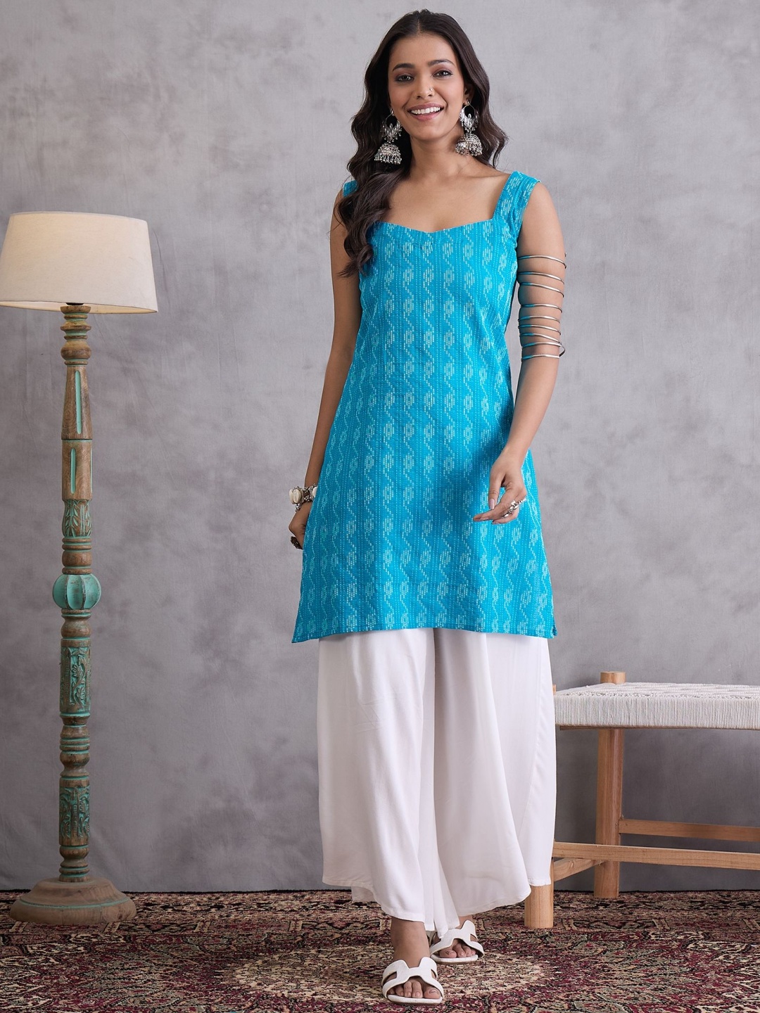 

InWeave Geometric Printed Sweetheart Neck Pure Cotton Straight Kurti With Palazzo, Blue