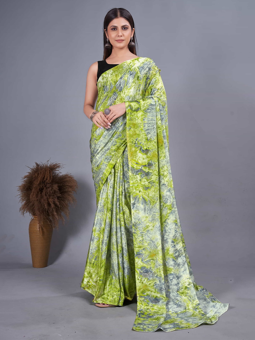 

DIVASTRI Abstract Printed Pure Chiffon Ready to Wear Saree, Green