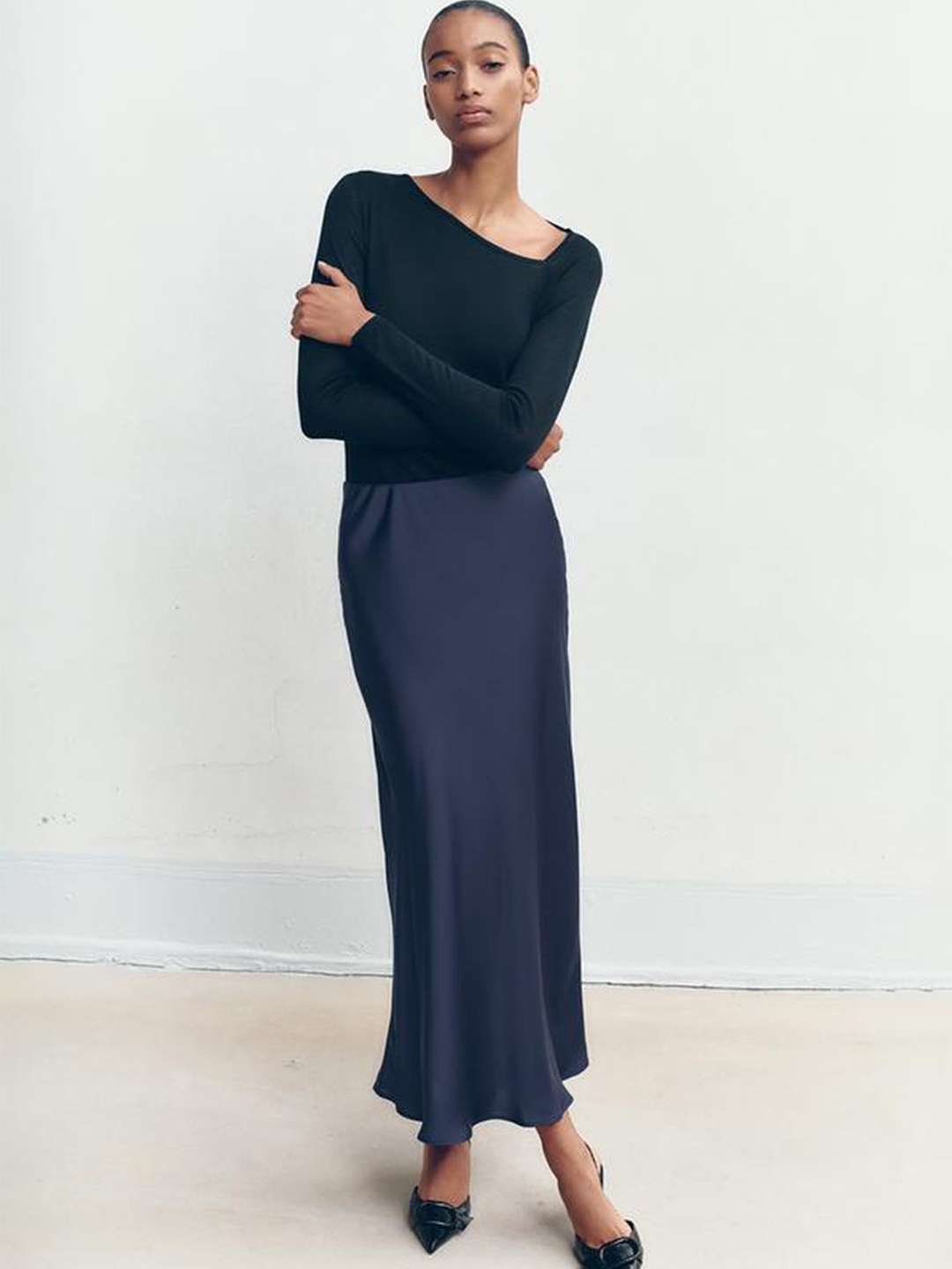 

LULU & SKY Women Asymmetric Neckline Pullover Sweater, Black