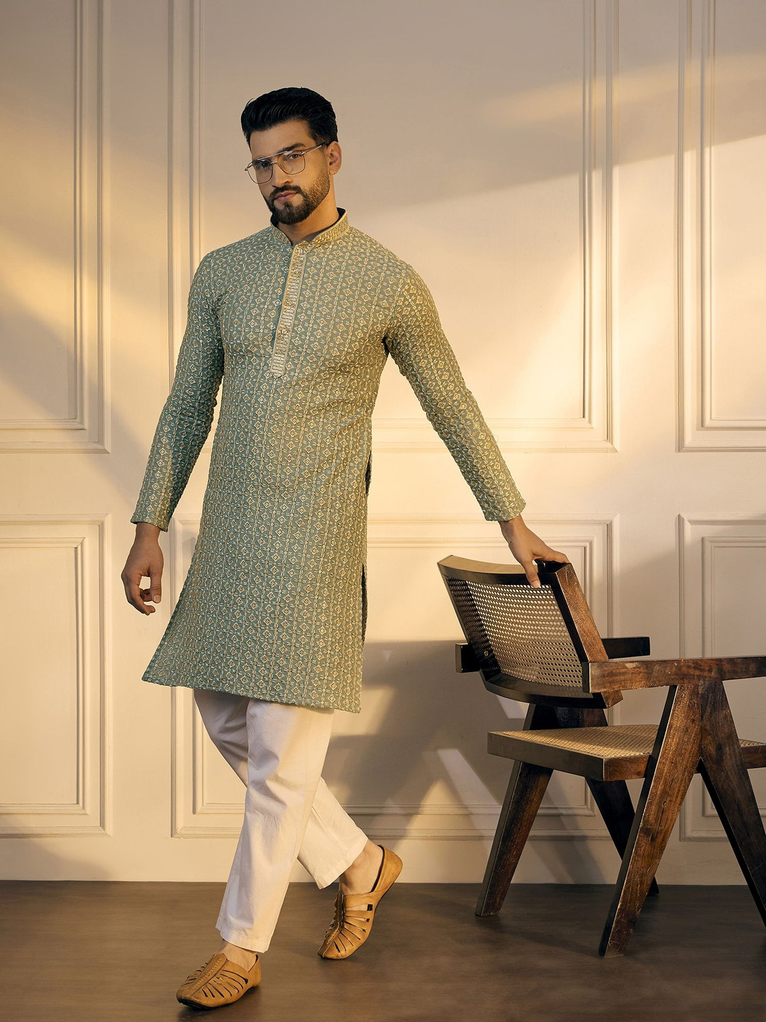 

Anouk Green Floral Embroidered Sequinned Mandarin Collar Pure Cotton Straight Kurta