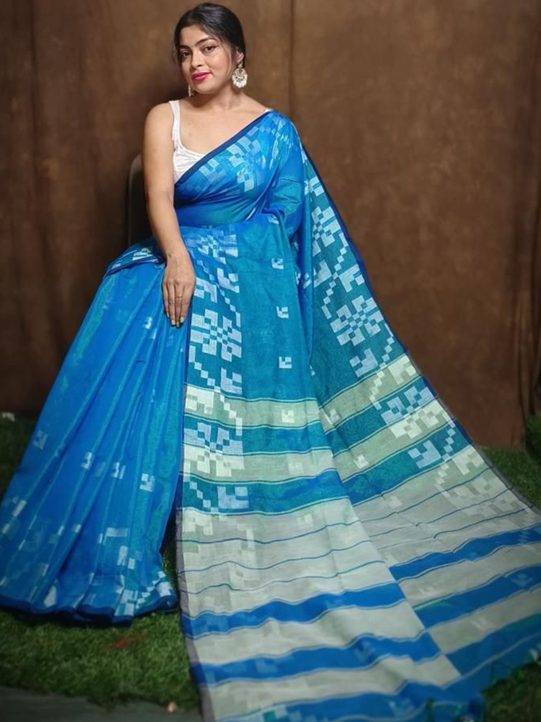 

Ruuprekha Woven Design Zari Pure CottonSaree, Blue