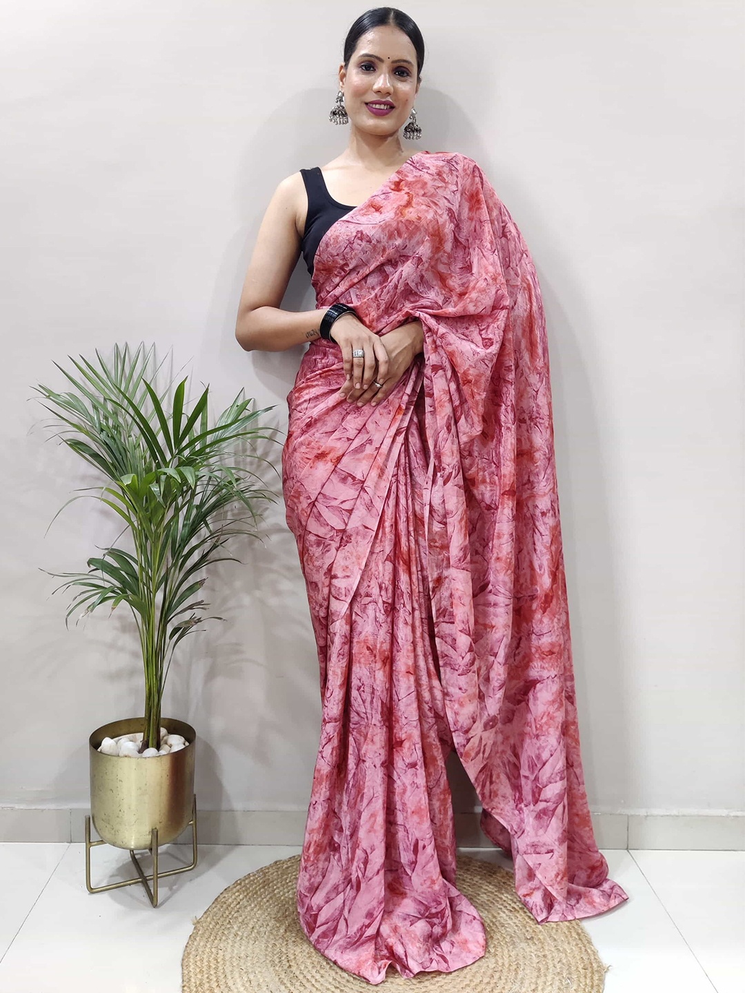 

DIVASTRI Pure Georgette Ready to Wear Saree, Pink