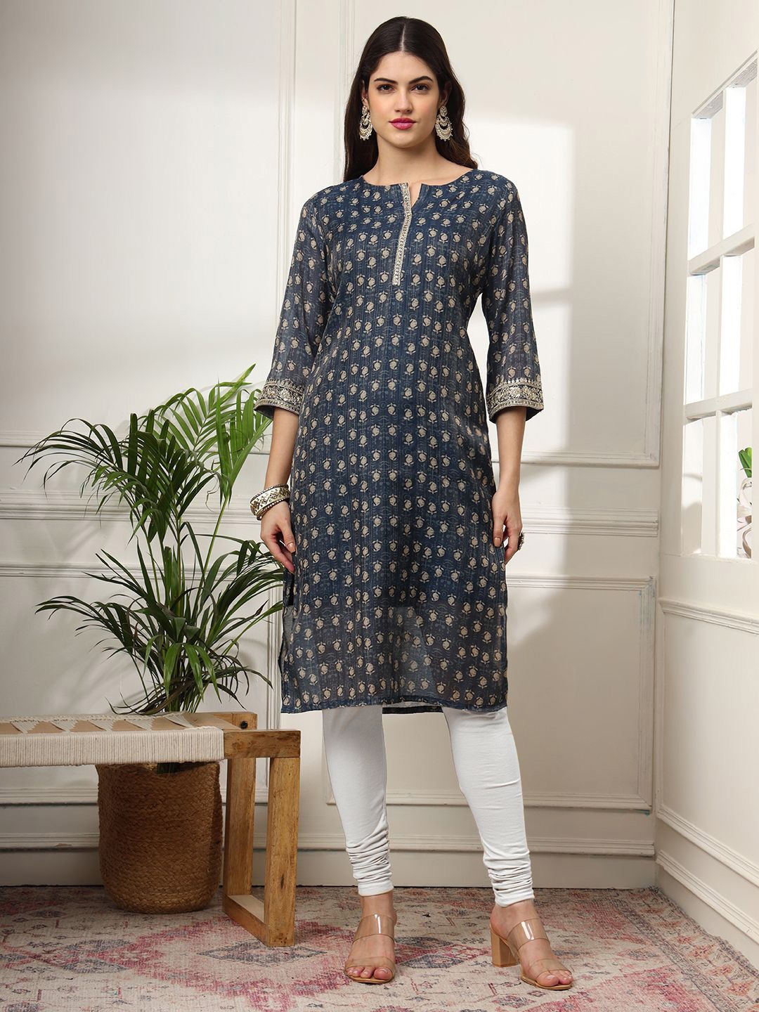 

Krimmple Women Printed Mandarin Collar Straight Kurta, Navy blue