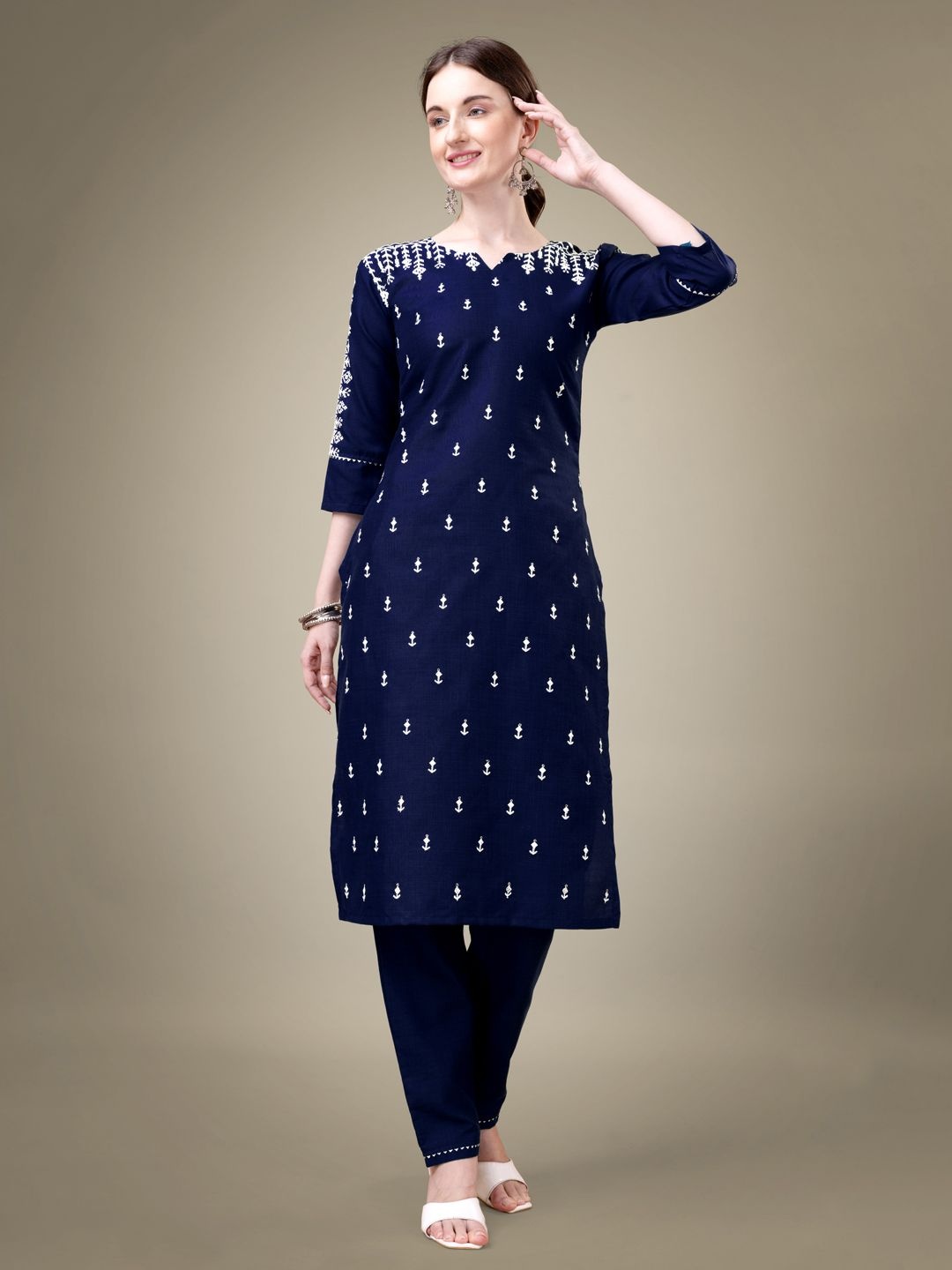 

BERISTON Ethnic Motifs Embroidered Notch Neck Straight Kurta With Trousers, Navy blue