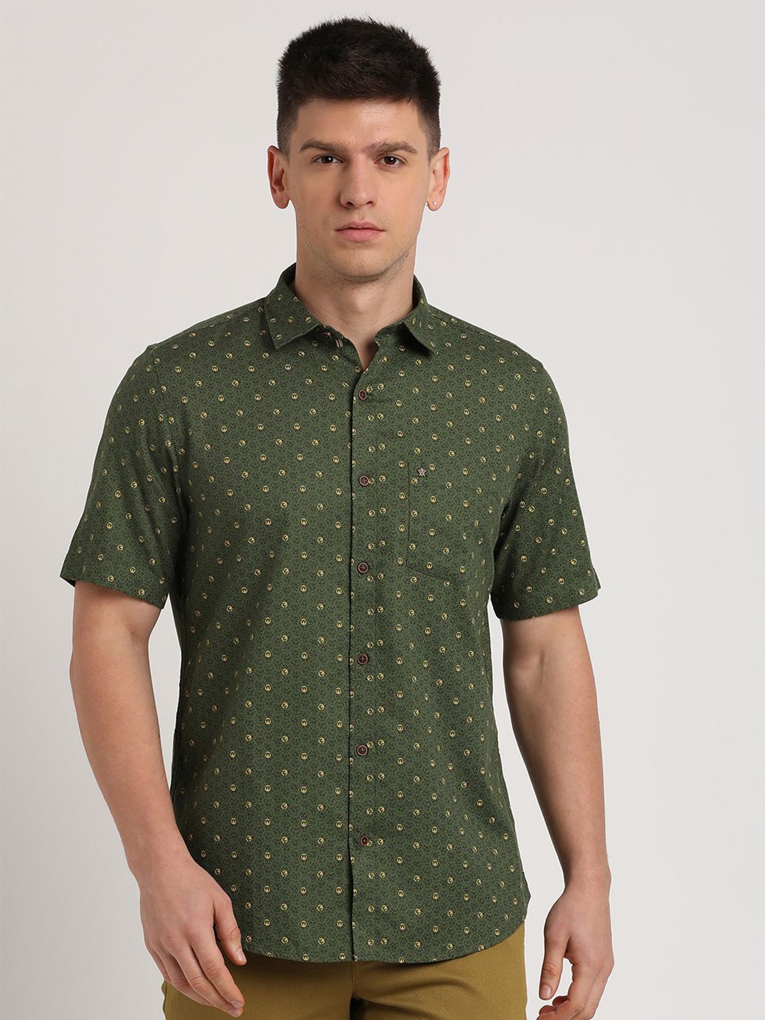 

Turtle Men Relaxed Fit Spread Collar Geometric Printed Cotton Casual Shirt, Green