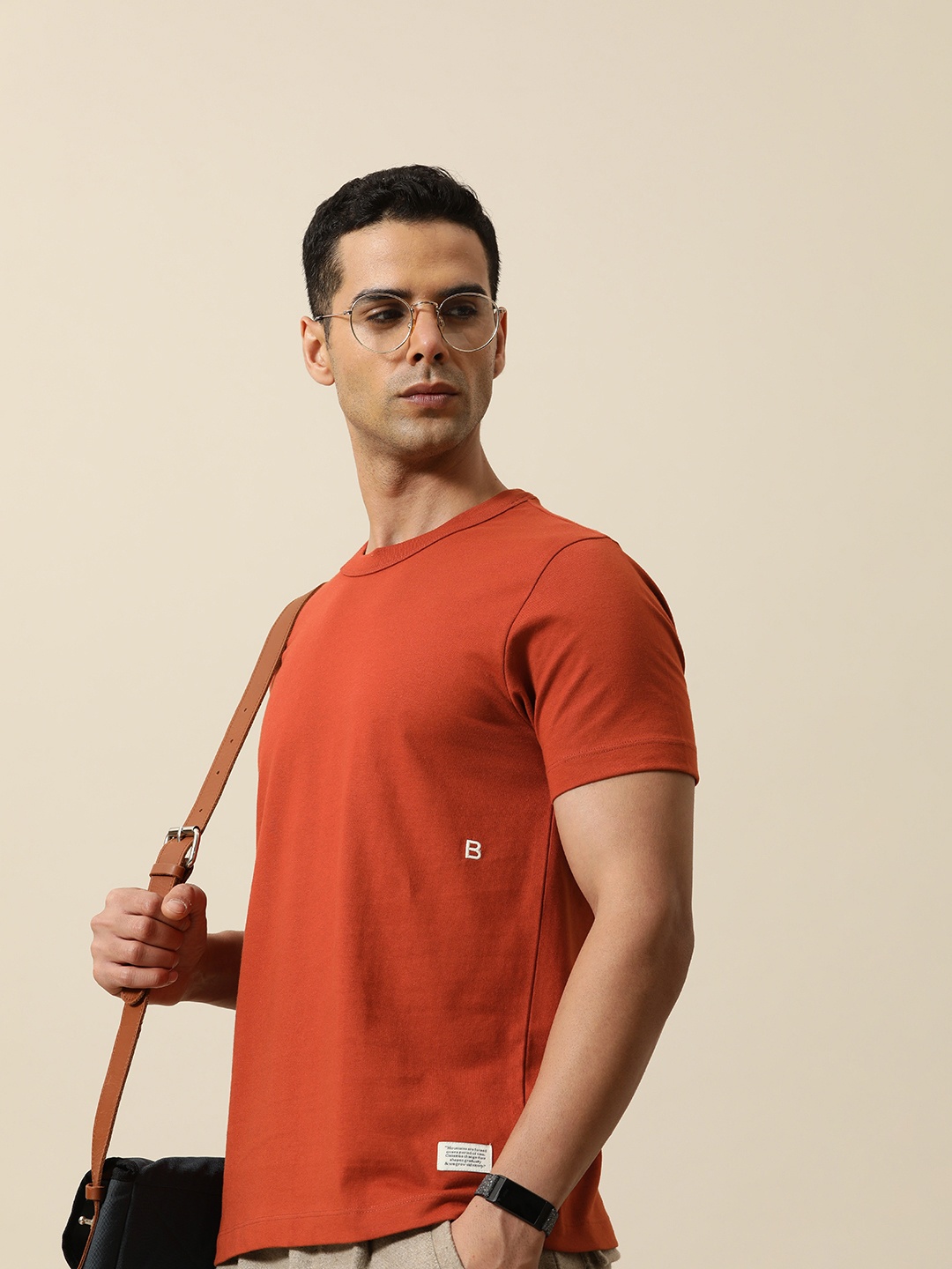 

Mr Bowerbird Round Neck Tailored Fit T-shirt With a Notebook, Rust