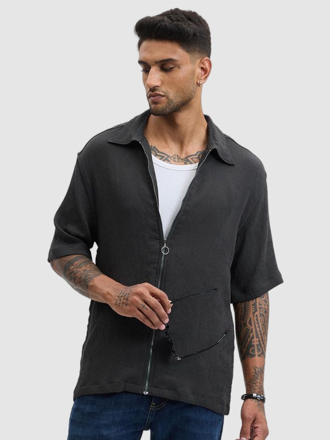 

Snitch Men Solid Spread Collar Relaxed Oversized Fit Casual Shirt, Charcoal