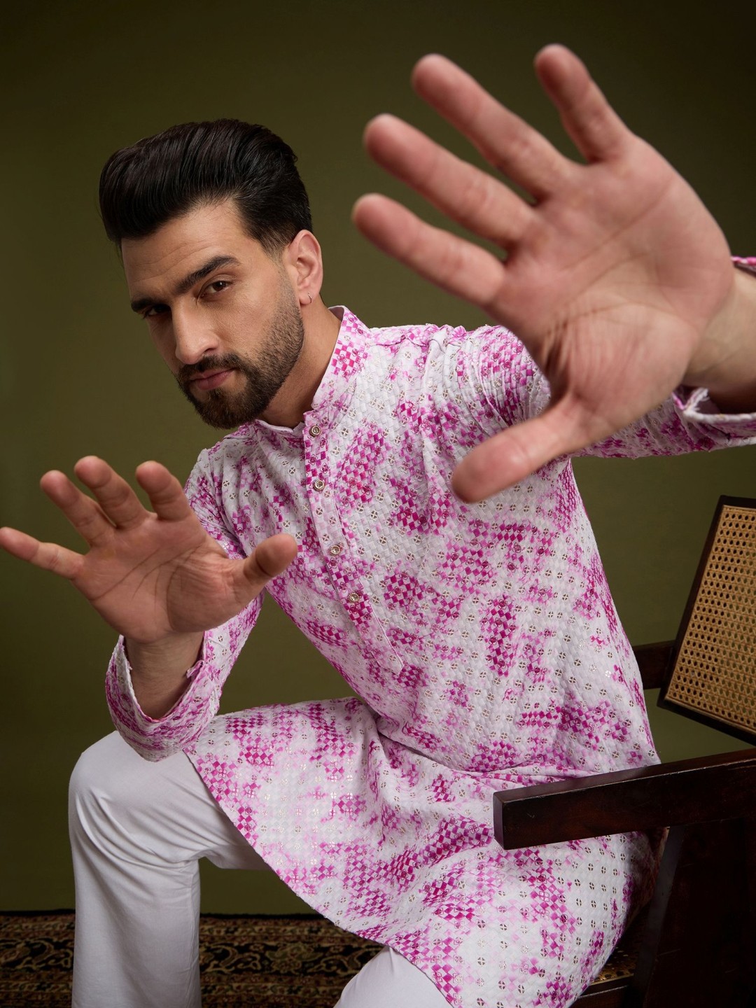 

Anouk White Geometric Embroidered Sequinned Mandarin Collar Pure Cotton Straight Kurta