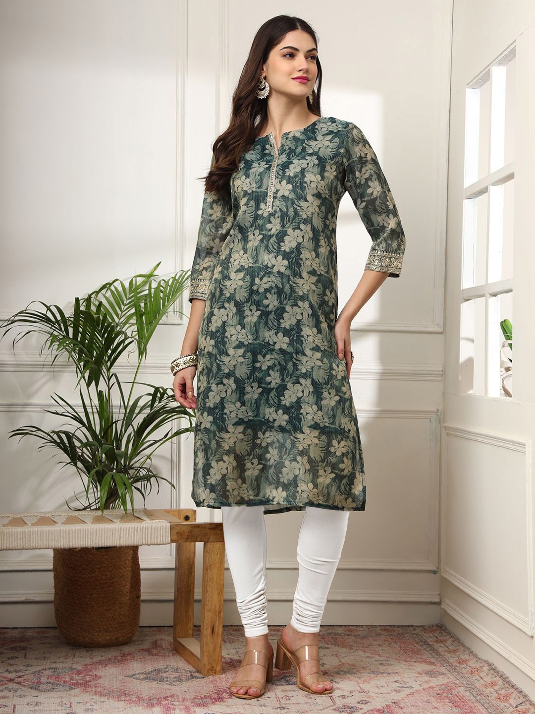 

Krimmple Women Floral Printed Straight Kurta, Green