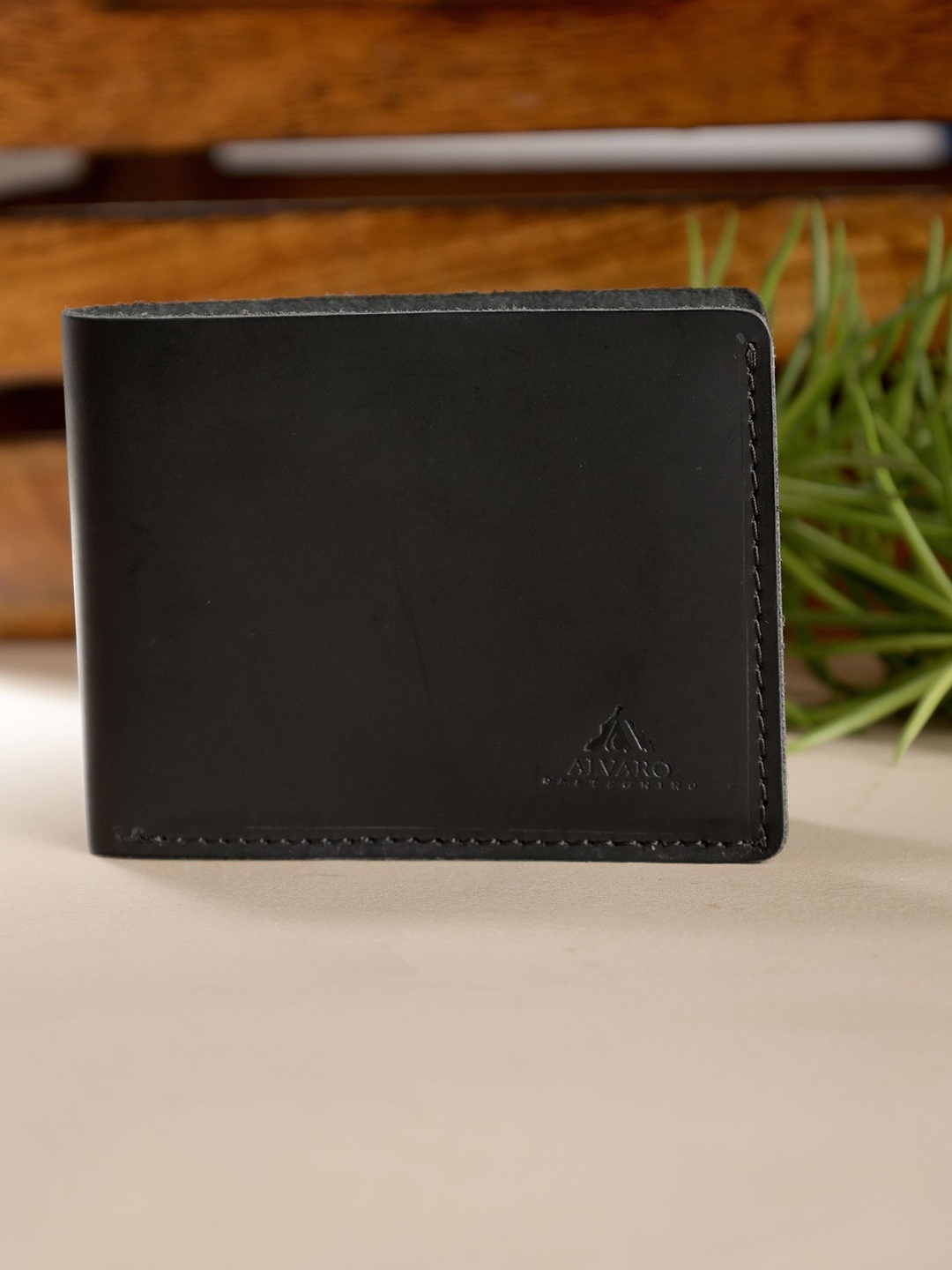 

Alvaro Castagnino Men Leather Two Fold Wallet, Black