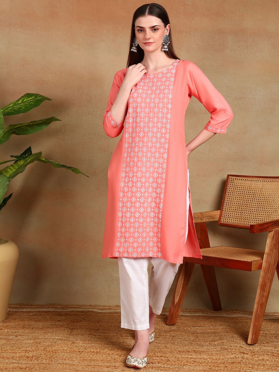 

VINH FASHION Floral Embroidered Round Neck Chikankari Straight Kurta, Pink