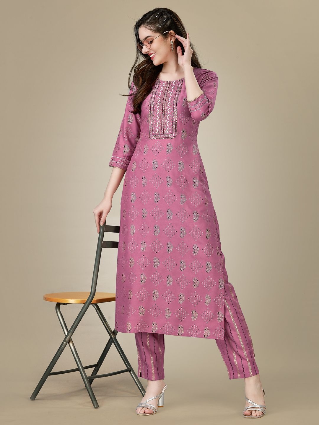 

BERISTON Women Embroidered Kurta with Trousers, Purple