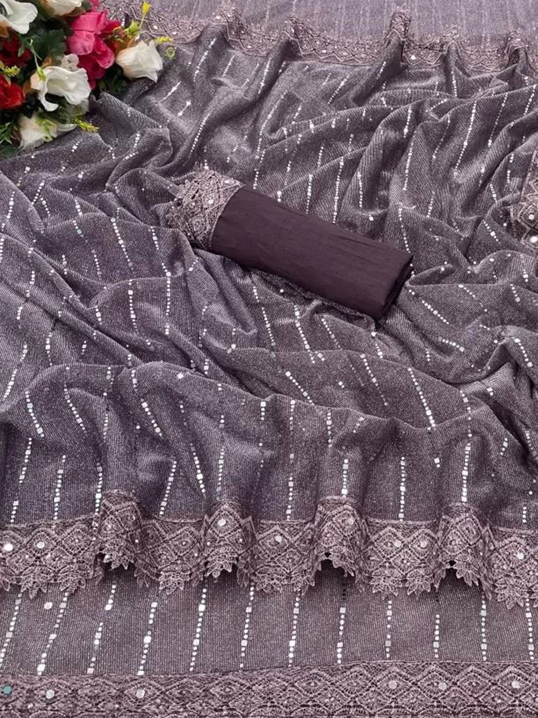 

SAADHVI Women Embellished Embroidered Saree, Purple