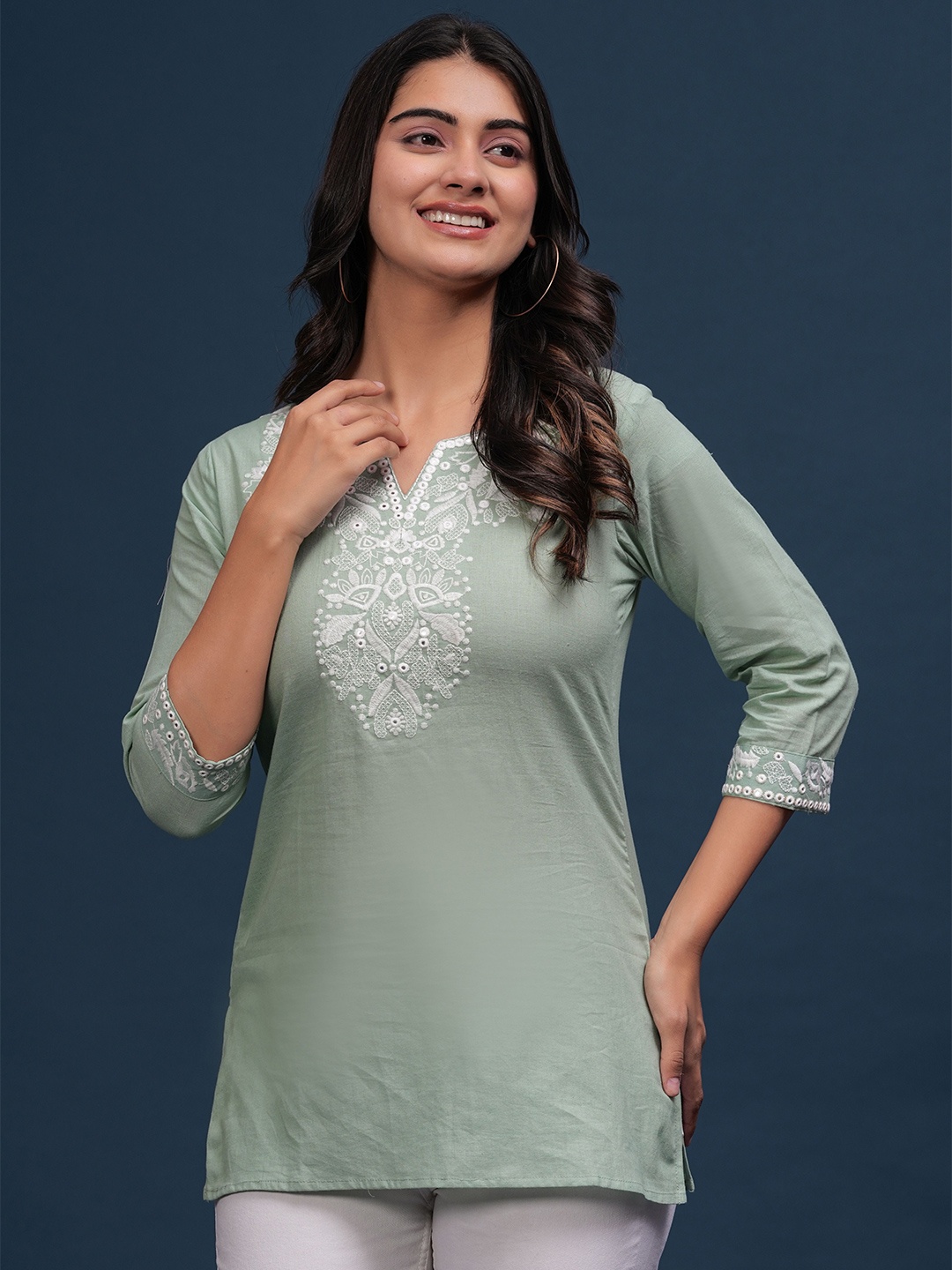 

PINGAKSH Ethnic Motifs Embroidered Mirror Work Kurti, Green