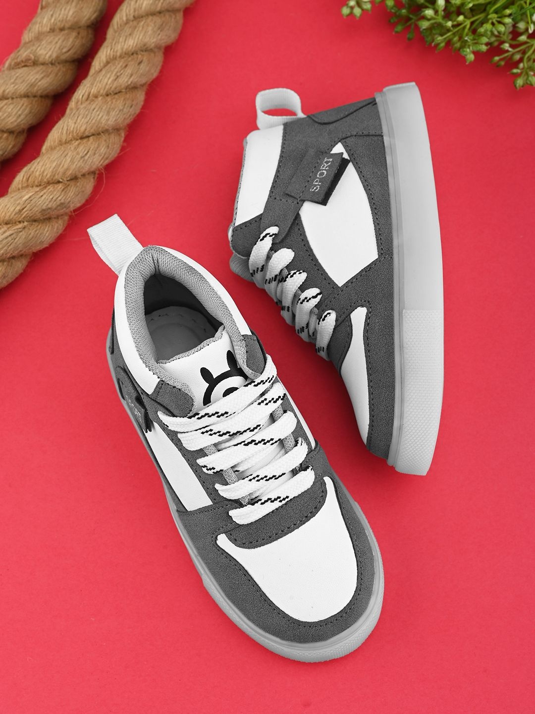 

BAESD Unisex Kids Colourblocked Patent Leather Sneakers, Grey