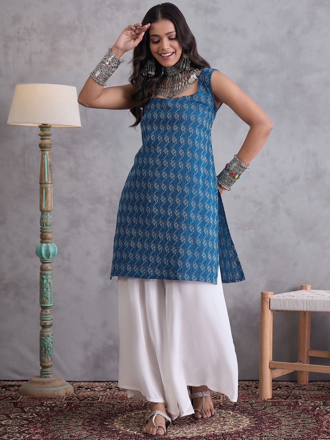 

InWeave Geometric Printed Sweetheart Neck Pure Cotton Straight Kurta, Blue