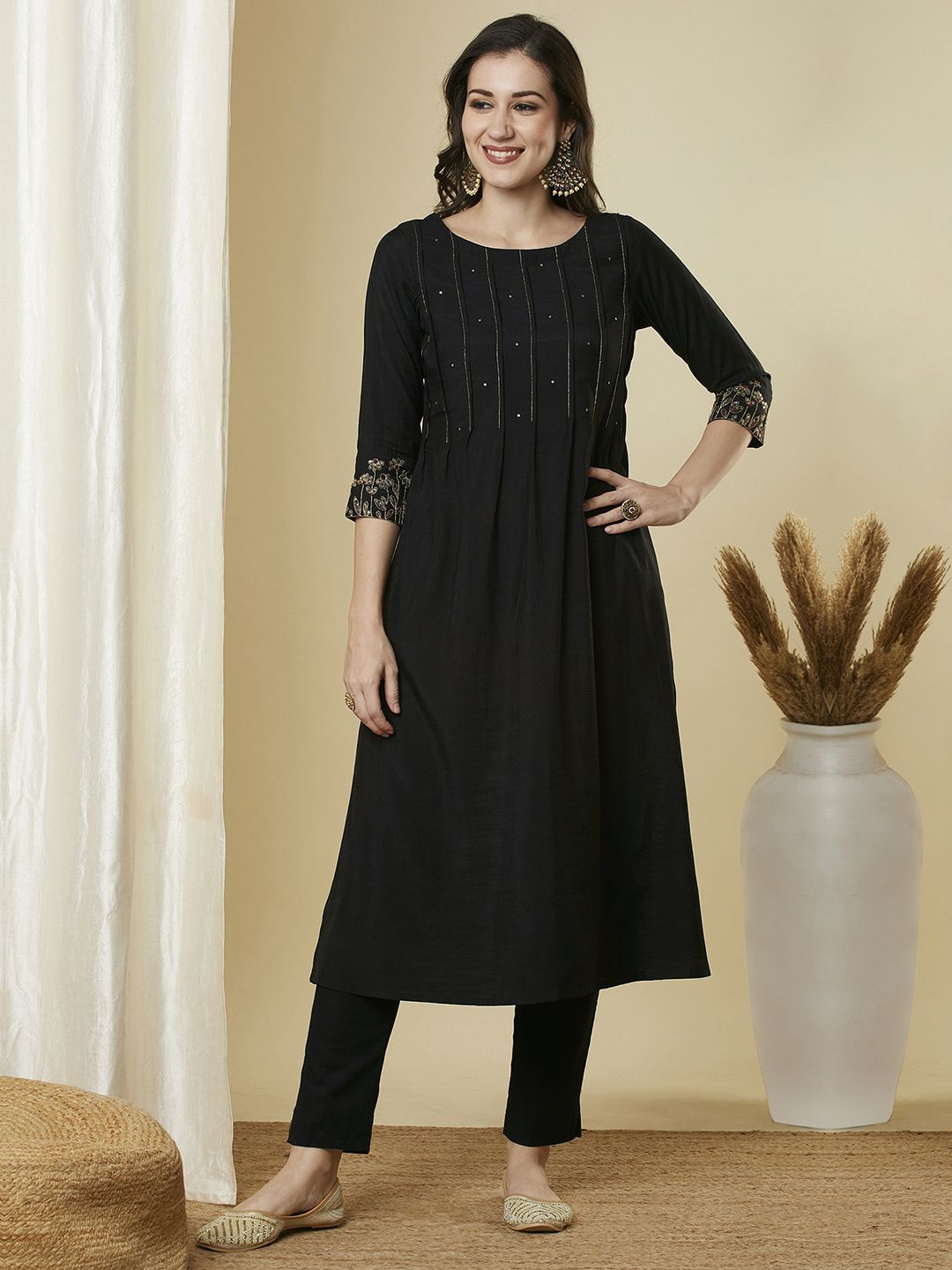 

KAMI KUBI Sequinned Embellished Pleated Round Neck A-Line Kurta, Black