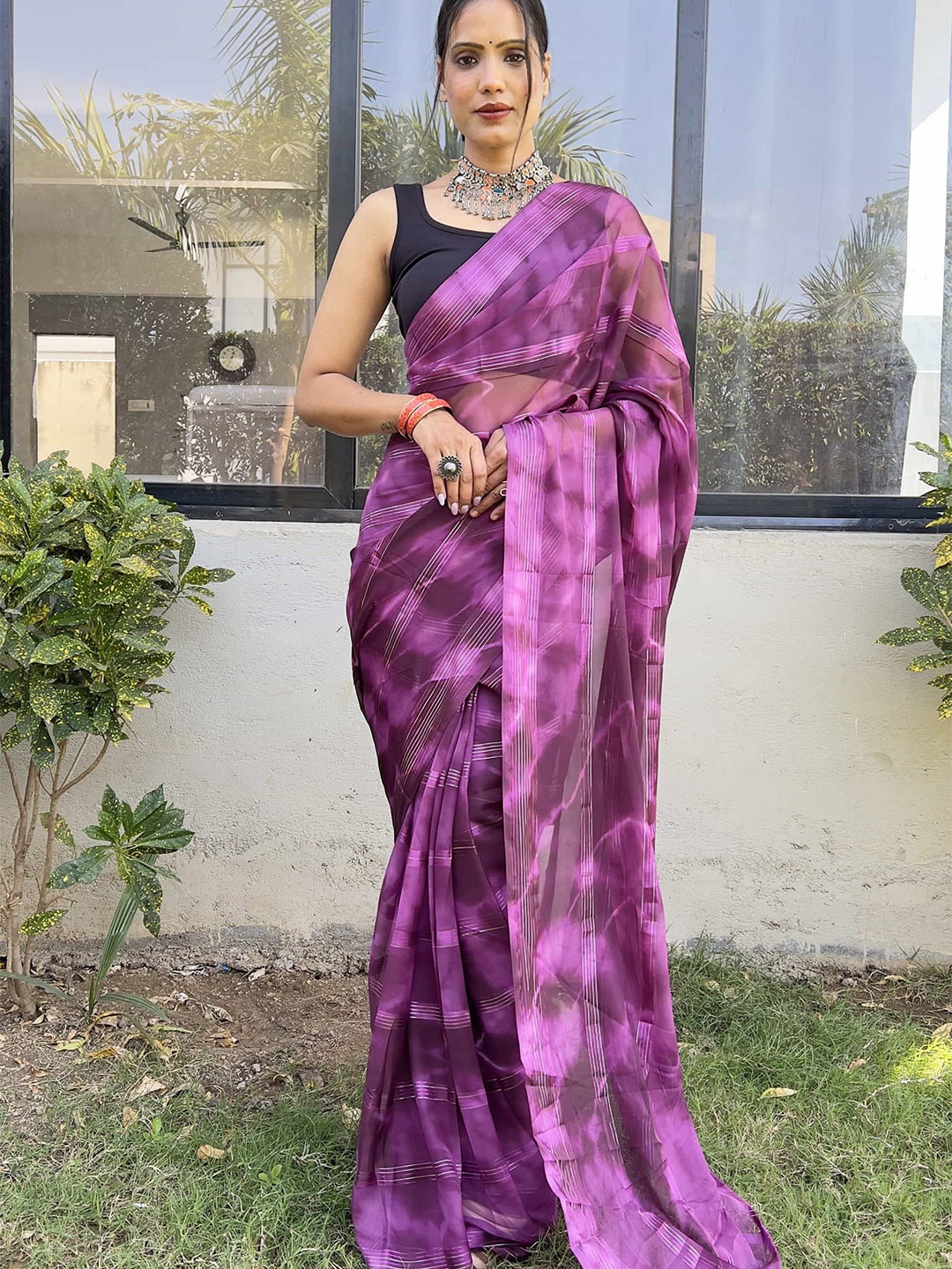 

DIVASTRI Striped Pure Georgette Ready to Wear Saree, Purple