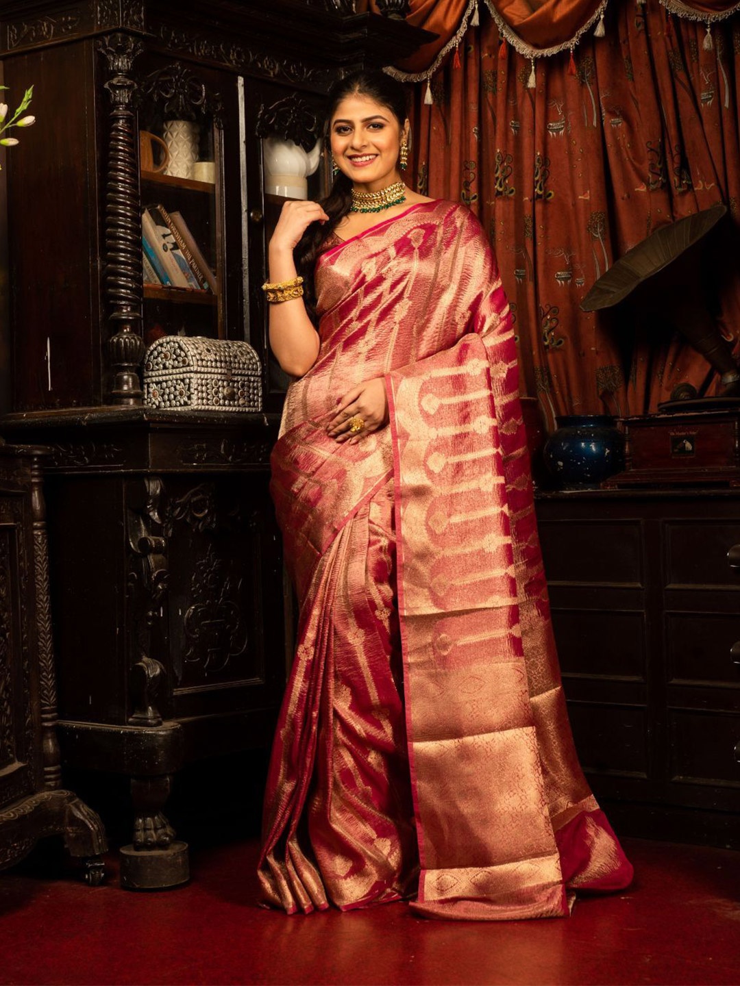 

8POURE Woven Design Zari Tissue Banarasi Saree, Maroon