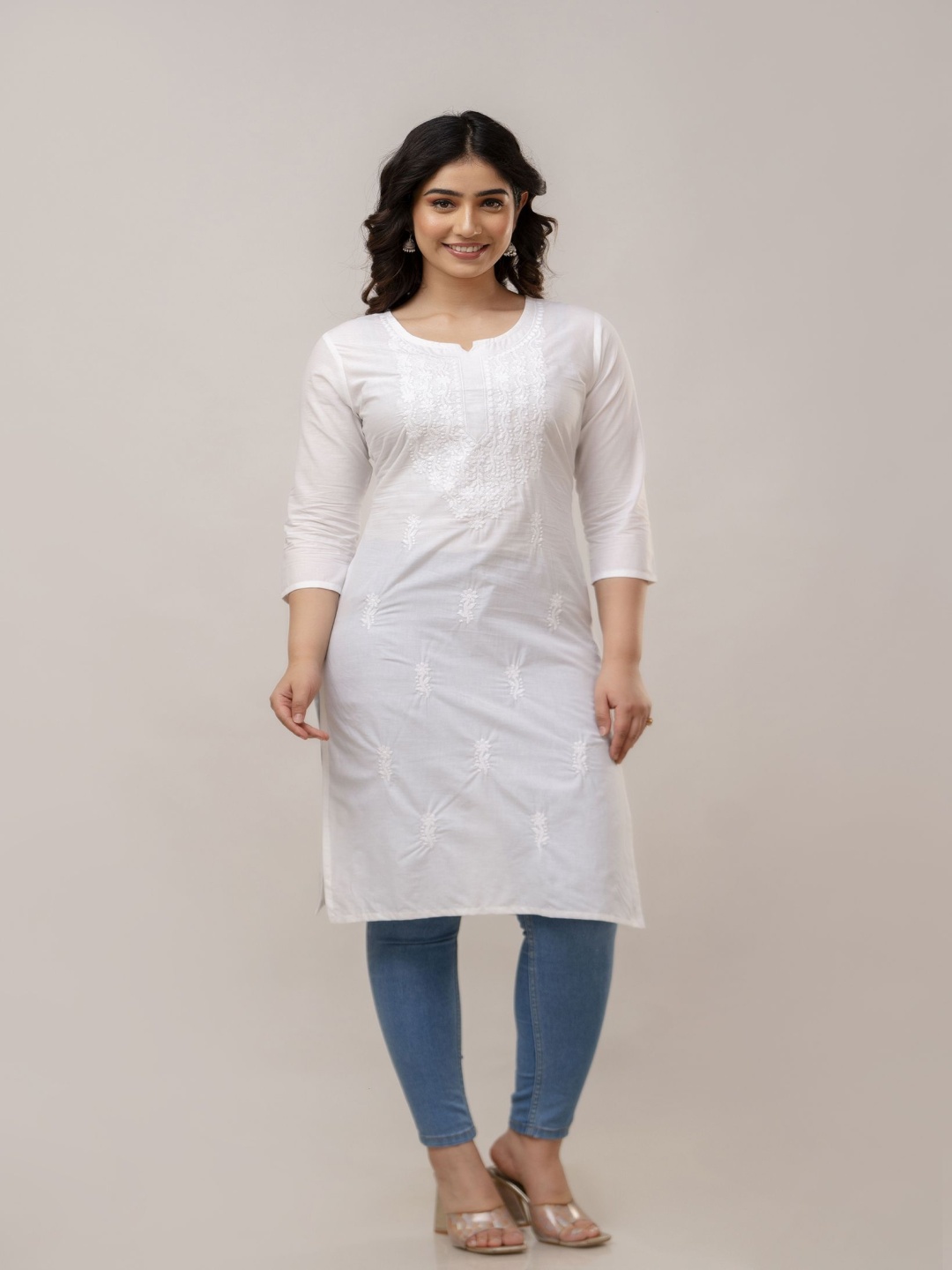 

GUNDIA FASHION Floral Embroidered Notch Neck Thread Work Pure Cotton Straight Kurta, White