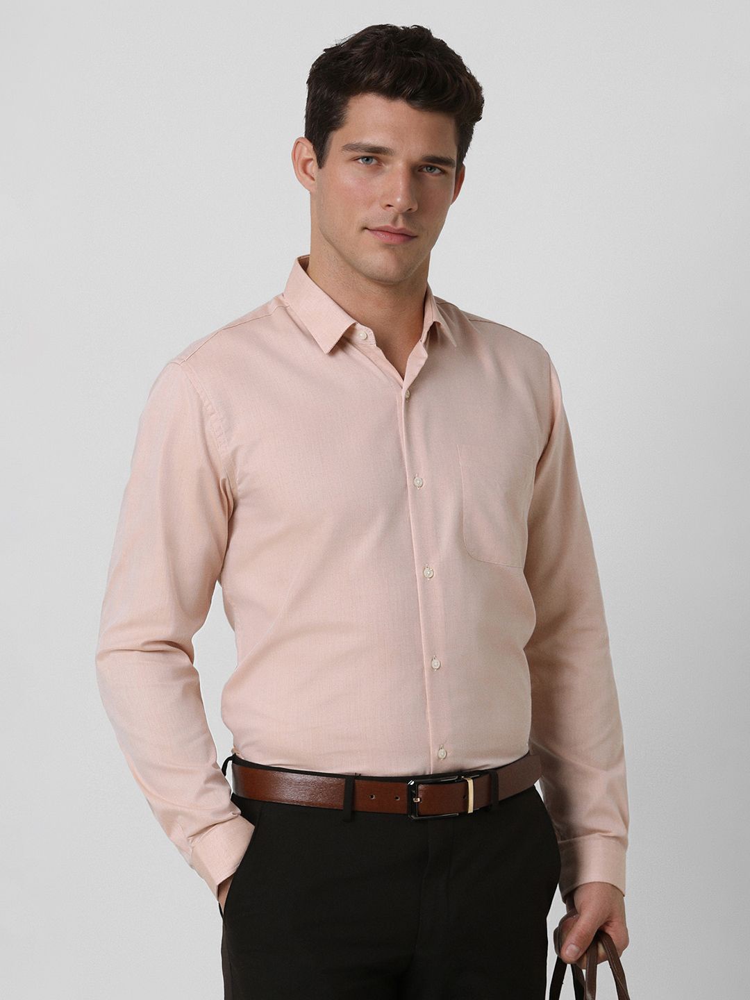 

Peter England Men Slim Fit Spread Collar Solid Cotton Formal Shirt, Peach