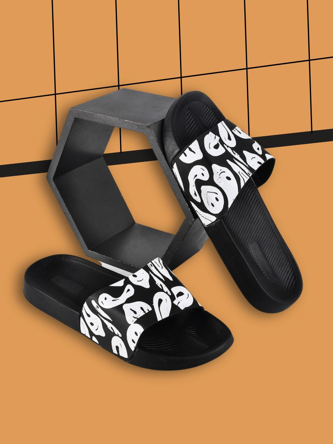

PERY PAO Men Printed Flip Flops, Black