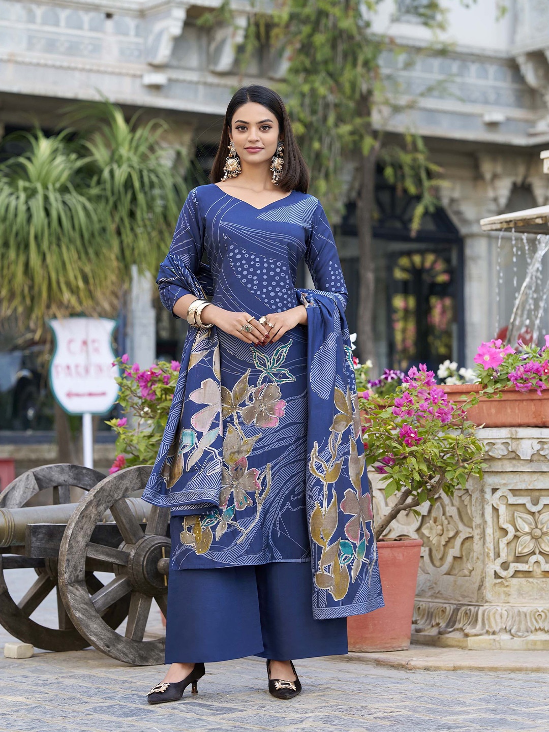 

MADHAVPRIYA Floral Printed V-Neck Straight Kurta With Palazzos And Dupatta, Navy blue