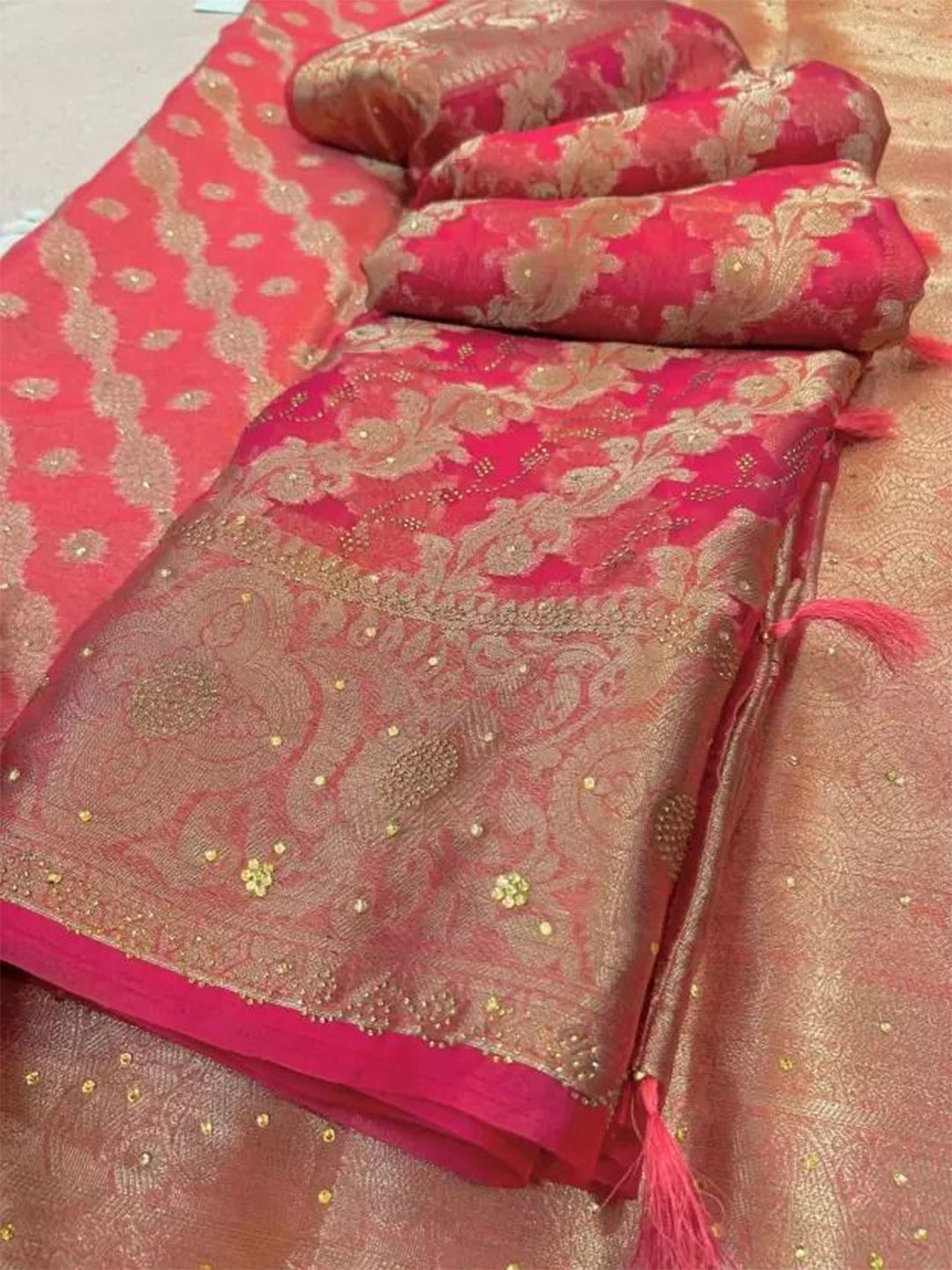 

SAADHVI Woven Design Beads and Stones Pure Silk Saree, Pink