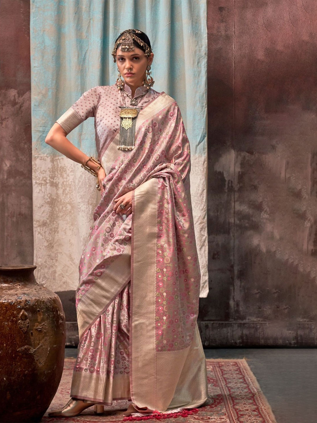 

PEENGAX Floral Zari Satin Saree, Peach