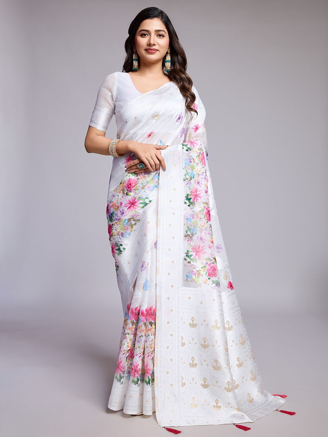 

Melok Floral Zari Linen Blend Saree, White