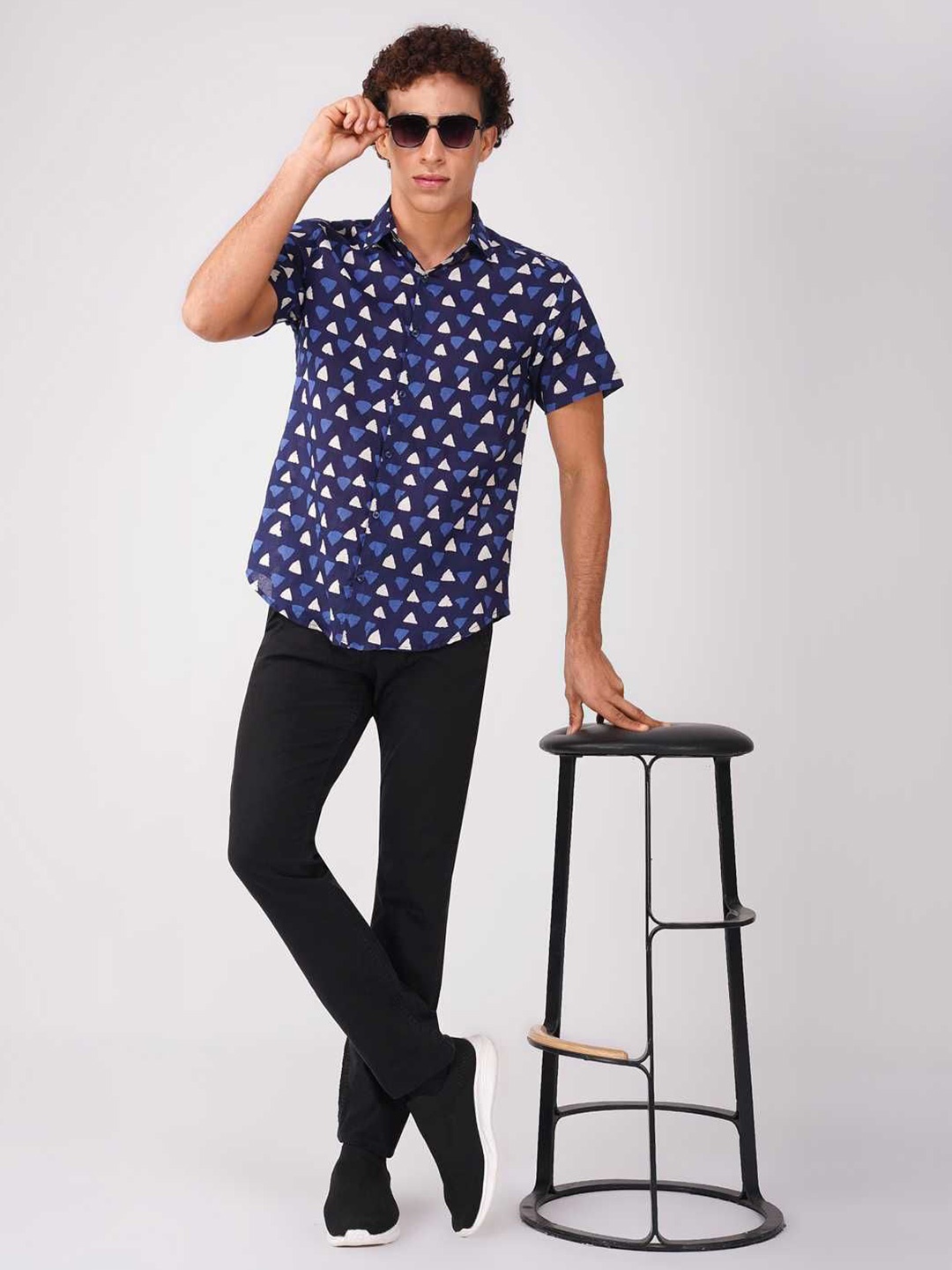 

Vastraa Fusion Men Spread Collar Geometric Printed Cotton Casual Shirt, White