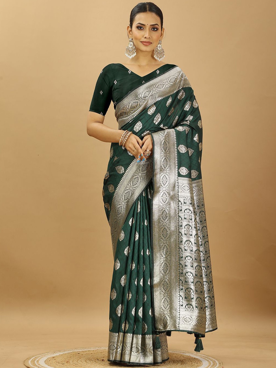 

SWAMI STUDIO Woven Design Zari Pure Silk Banarasi Saree, Green