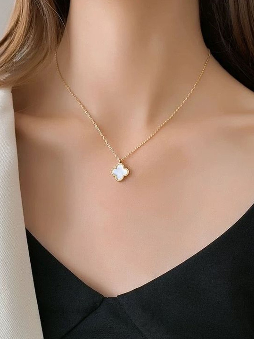 

SUBHAGALANKAR Gold-Plated Clover Pendant Chain