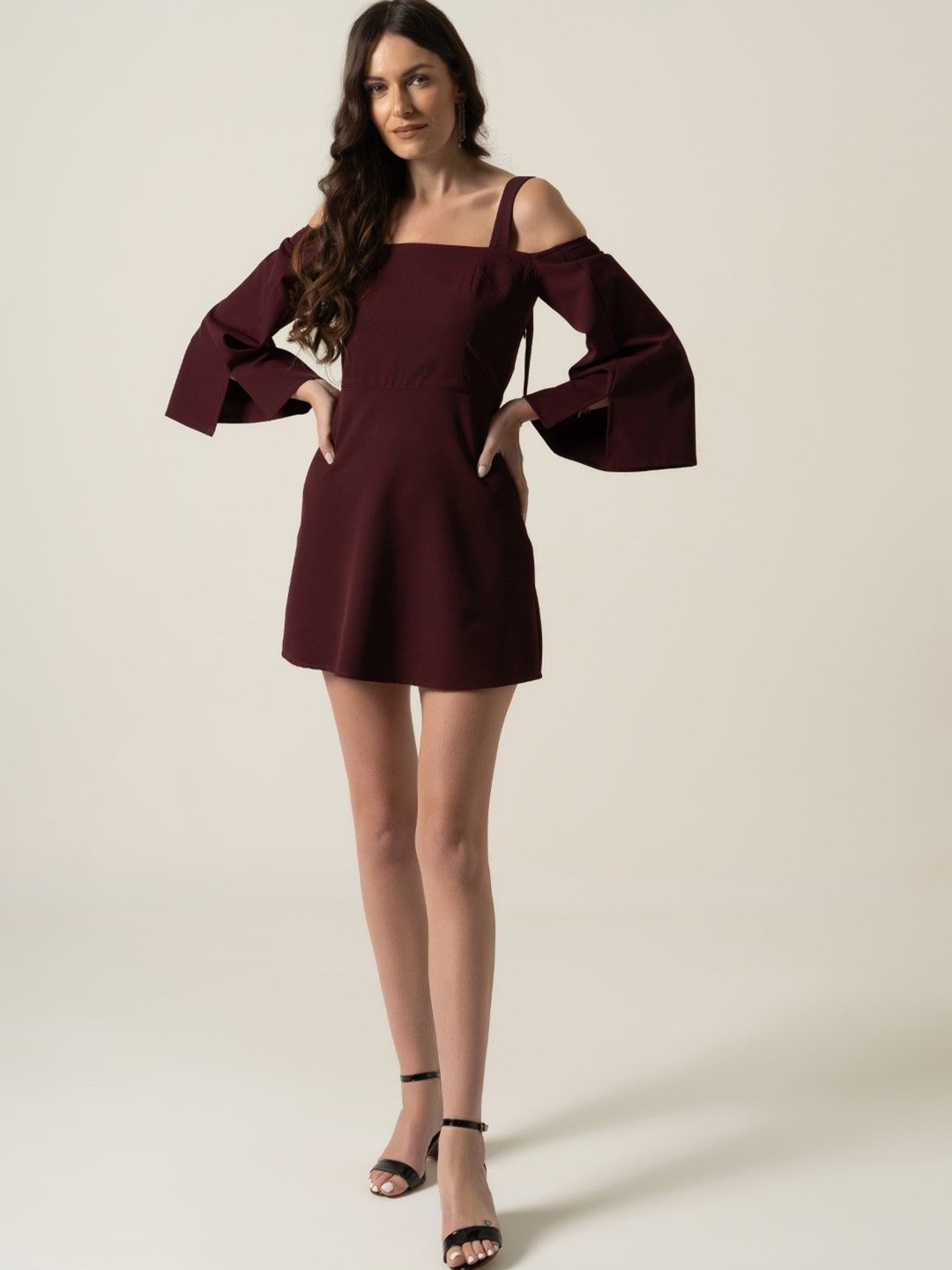 

CHALSI & CYRUS Cold-Shoulder Crepe A-Line Mini Dress, Maroon
