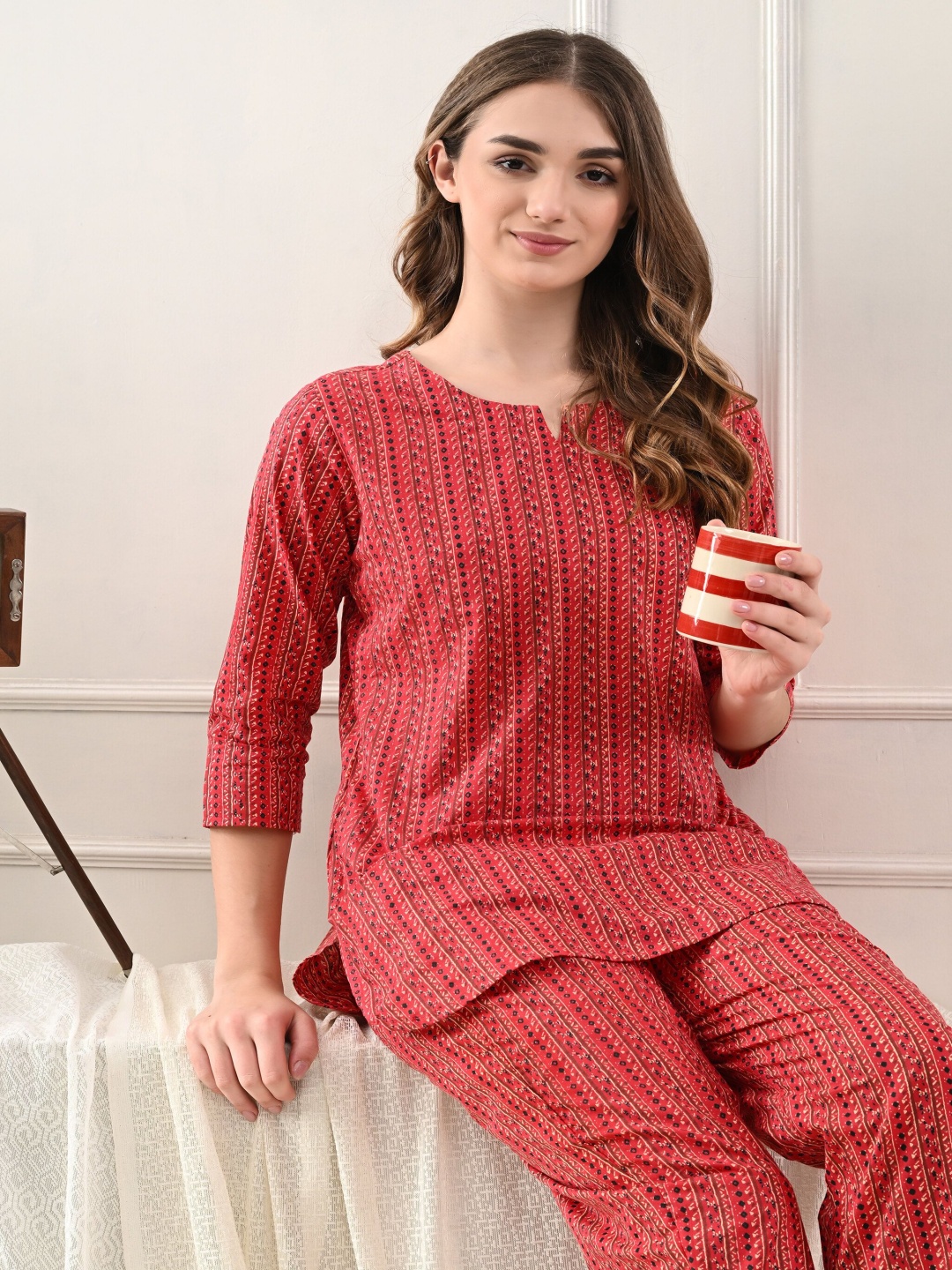 

Dreambe Women Geometric Printed Pure Cotton Night suit, Maroon