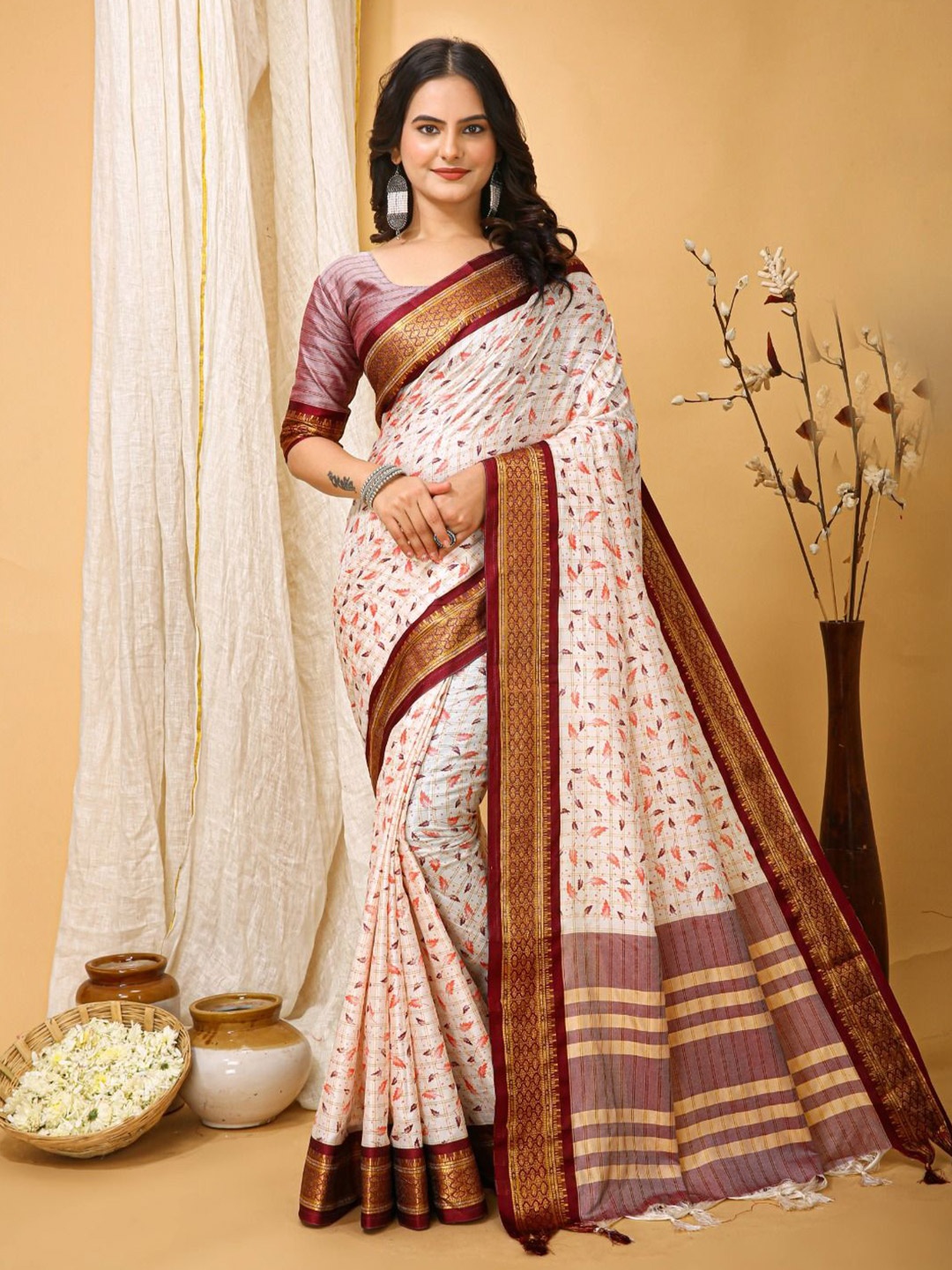 

bansari textiles Checked Printed Zari Saree, Brown