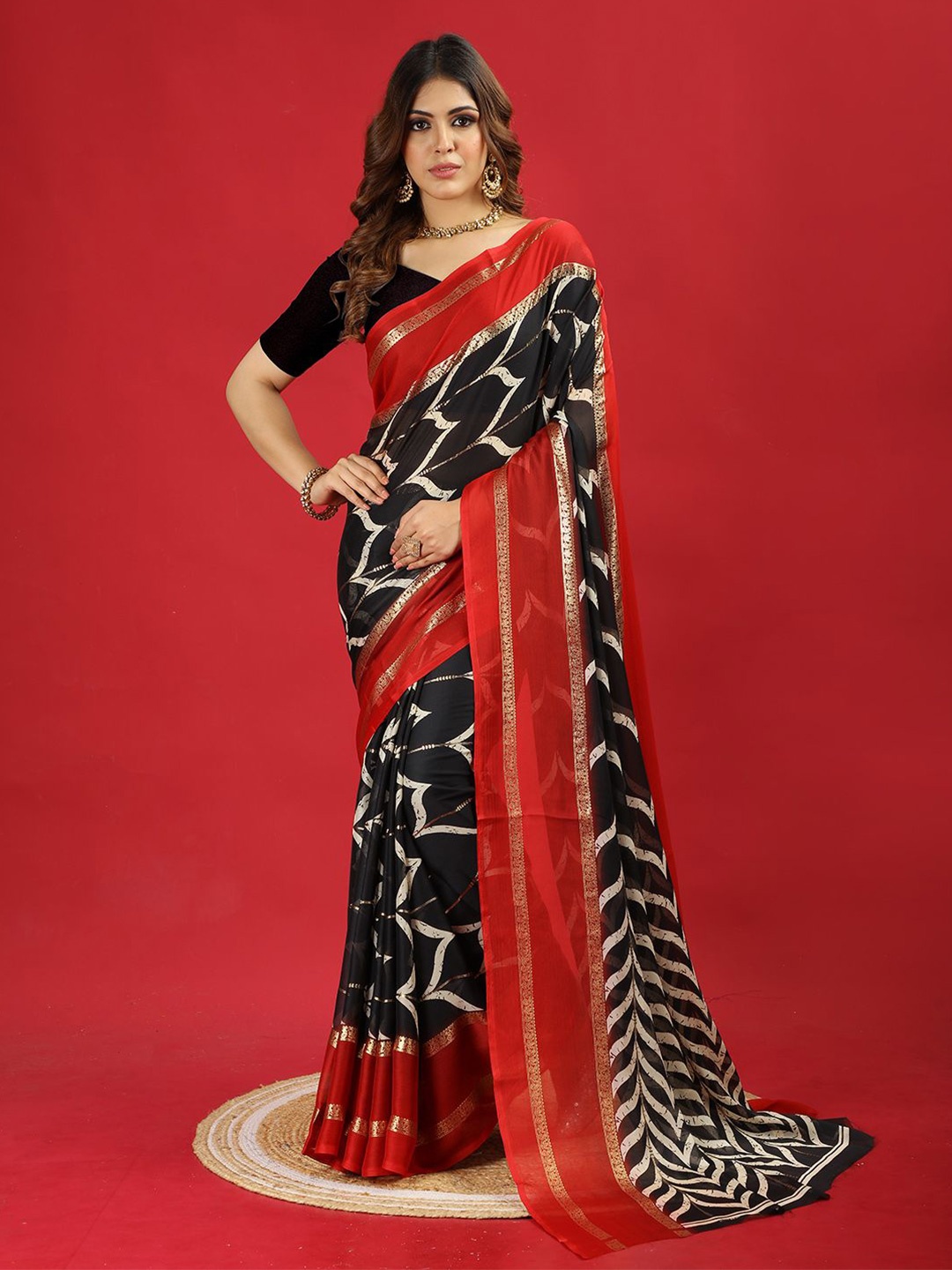 

A.V.M. SILK MILLS Women Geometric Printed Saree With Blouse Piece, Black