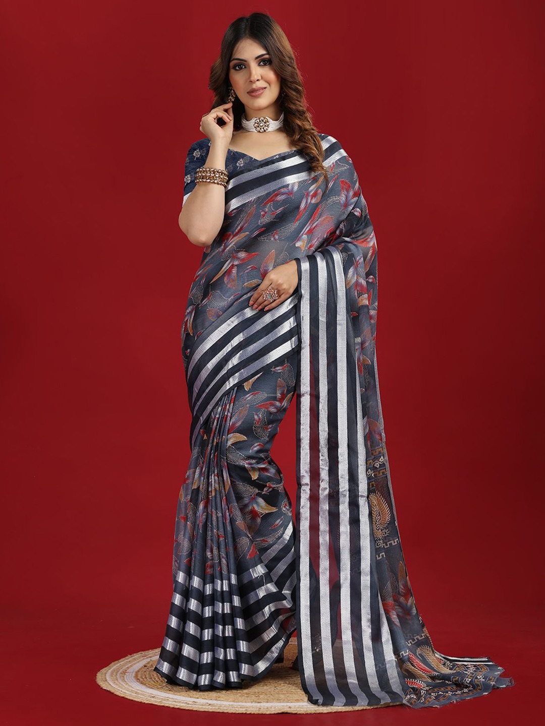 

A.V.M. SILK MILLS Floral Print Saree, Grey