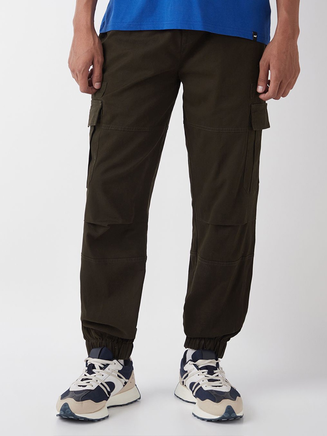 

Bewakoof Men Relaxed Fit Pure Cotton Chocolate Brown Oversized Cargo Jogger Pants