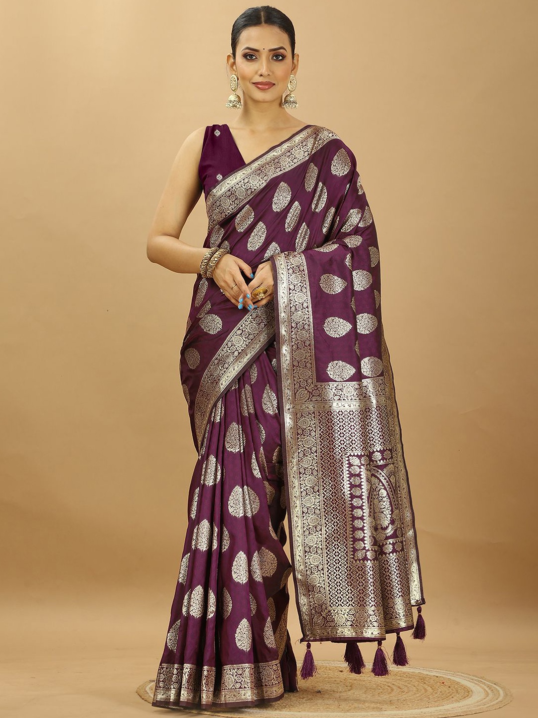 

SWAMI STUDIO Woven Design Zari Pure Silk Banarasi Saree, Burgundy