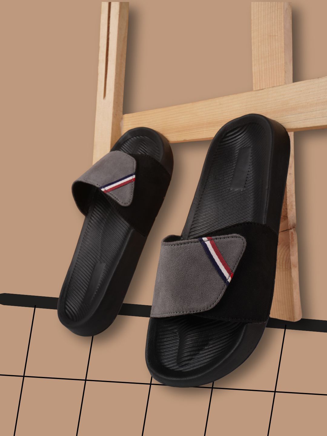 

PERY PAO Men Printed Sliders, Grey