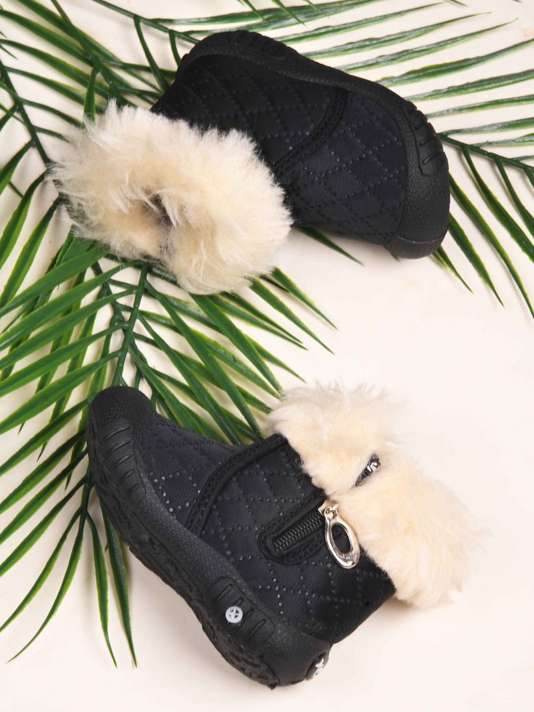 

KATS Girls Textured Sneakers, Black