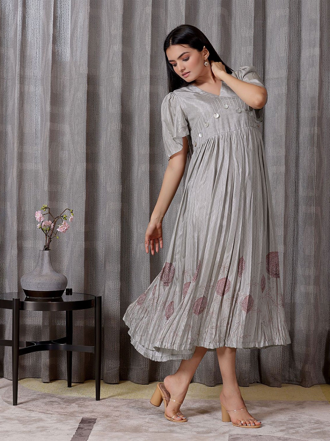 

SUKRUTI DESIGN Women Abstract Printed Fit & Flare Midi Dress, Grey