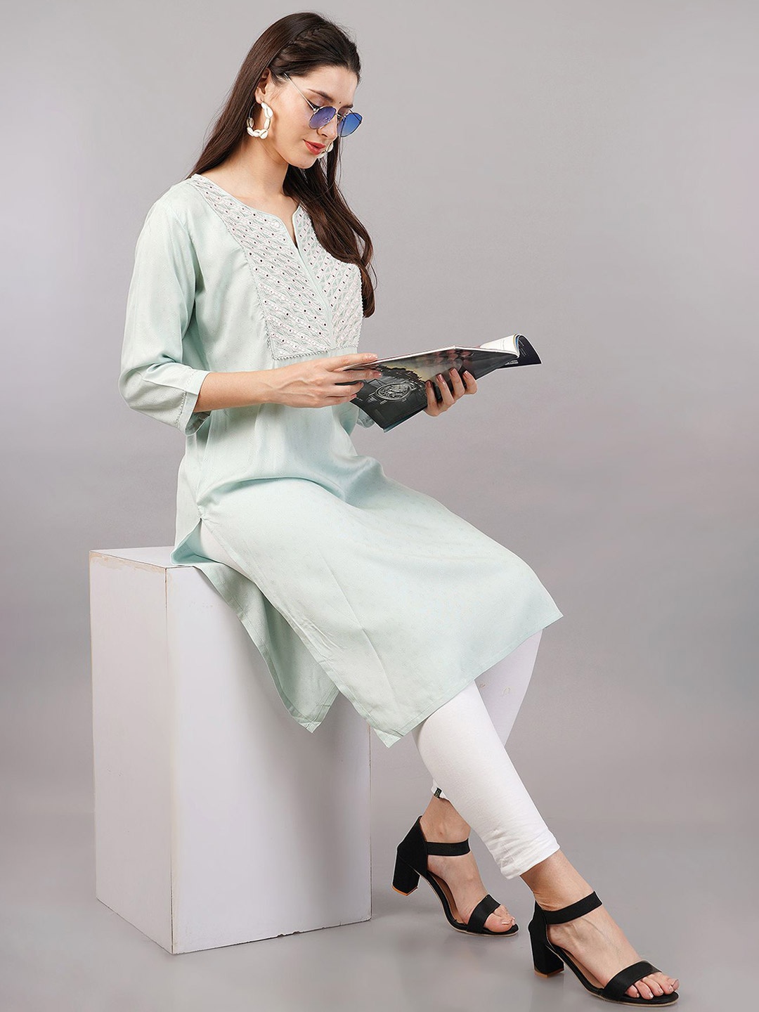 

Avaasa Buy Shruthi Yoke Design Thread Work Liva Kurta, Blue